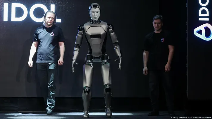 Представлен первый в России человекоподобный робот. Он упал, сделав несколько шагов