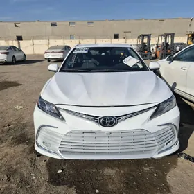 Toyota Camry 2021