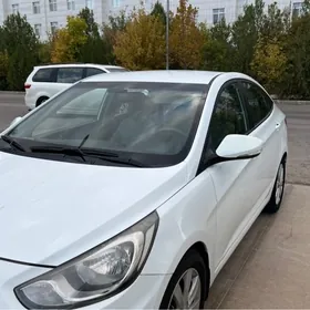 Hyundai Accent 2012