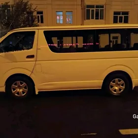 Toyota Hiace 2009