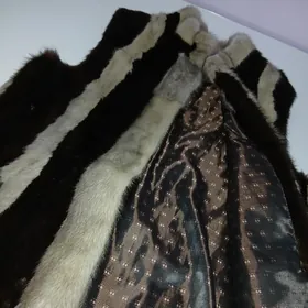 Меховая жилетка