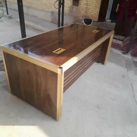 Стол начальника!