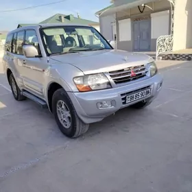 Mitsubishi Pajero 2002