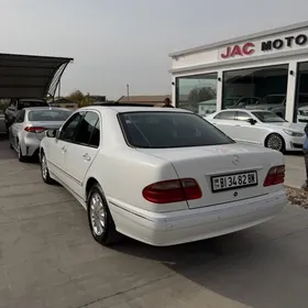 Mercedes-Benz E320 2001