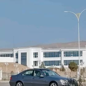 Mercedes-Benz E320 2004