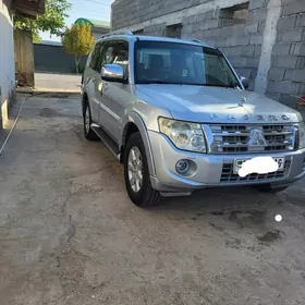 Mitsubishi Pajero 2013