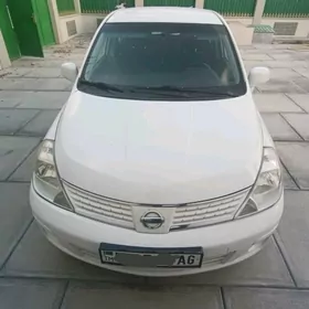 Nissan Versa 2012