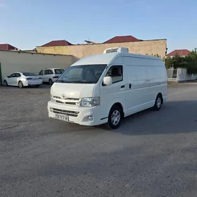 Toyota Hiace 2014