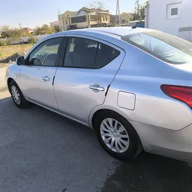 Nissan Versa 2012