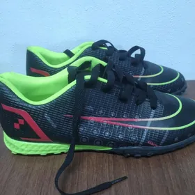 футбольная обувь