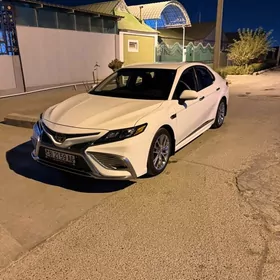 Toyota Camry 2021