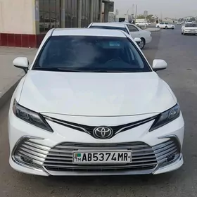 Toyota Camry 2021