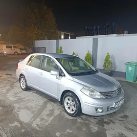 Nissan Tiida 2011