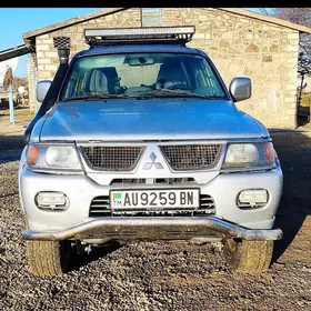 Mitsubishi Nativa 2010