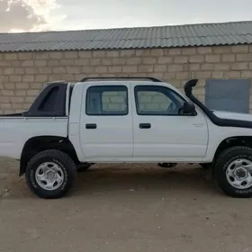 Toyota Hilux 2004