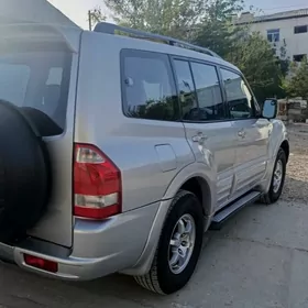 Mitsubishi Montero 2002