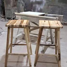 Деревянные столы и стуля