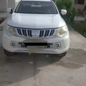Mitsubishi L200 2016