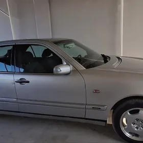 Mercedes-Benz E320 1997