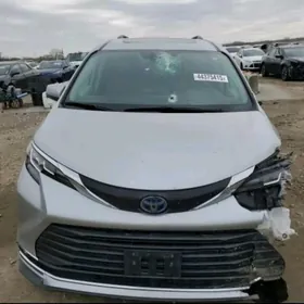 Toyota Sienna 2021