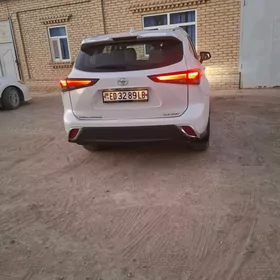 Toyota Highlander 2023