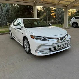 Toyota Camry 2021