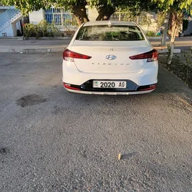Hyundai Elantra 2020