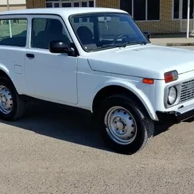 Lada Niva 2015