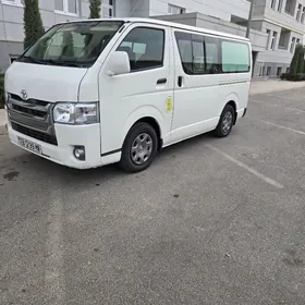 Toyota Hiace 2011