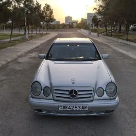 Mercedes-Benz E320 1995