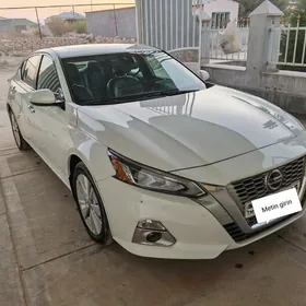 Nissan Altima 2019