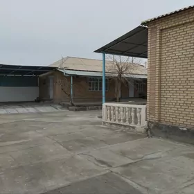 Çogaly satlyk jaý eŷesinden