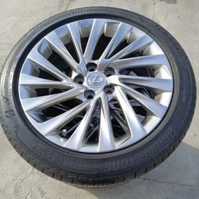 Leksus Es 18 disga pakrişga