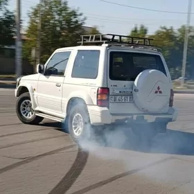 Mitsubishi Pajero 1991