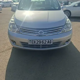 Nissan Versa 2011