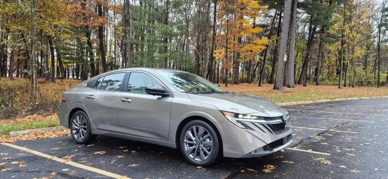 Новый Nissan Sentra с современным дизайном продается по цене от $23,6 тыс.