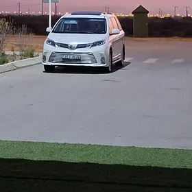 Toyota Sienna 2018