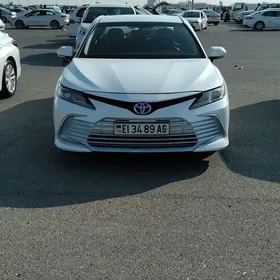 Toyota Camry 2021