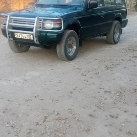 Mitsubishi Pajero 1995