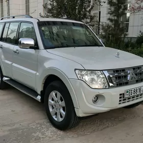 Mitsubishi Pajero 2014