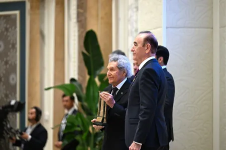 Heýkeltaraş Babasary Annamyradow "Geljegiň mirasy" halkara baýragynyň eýesi boldy