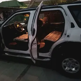 Nissan Pathfinder 1999