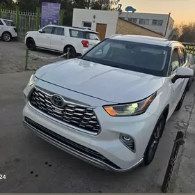Toyota Highlander 2021