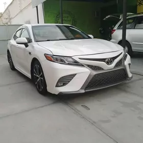 Toyota Camry 2020