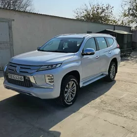 Mitsubishi Pajero 2020