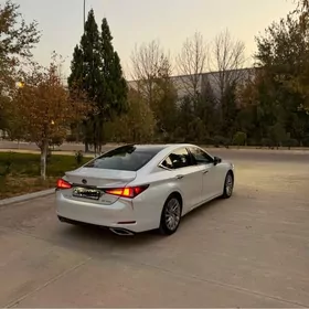 Lexus ES 350 2019