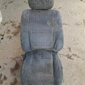 передние сиденье