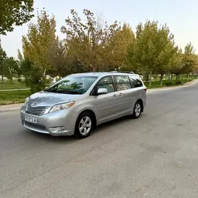 Toyota Sienna 2015