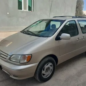 Toyota Sienna 2001