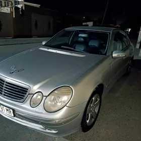 Mercedes-Benz E320 2002